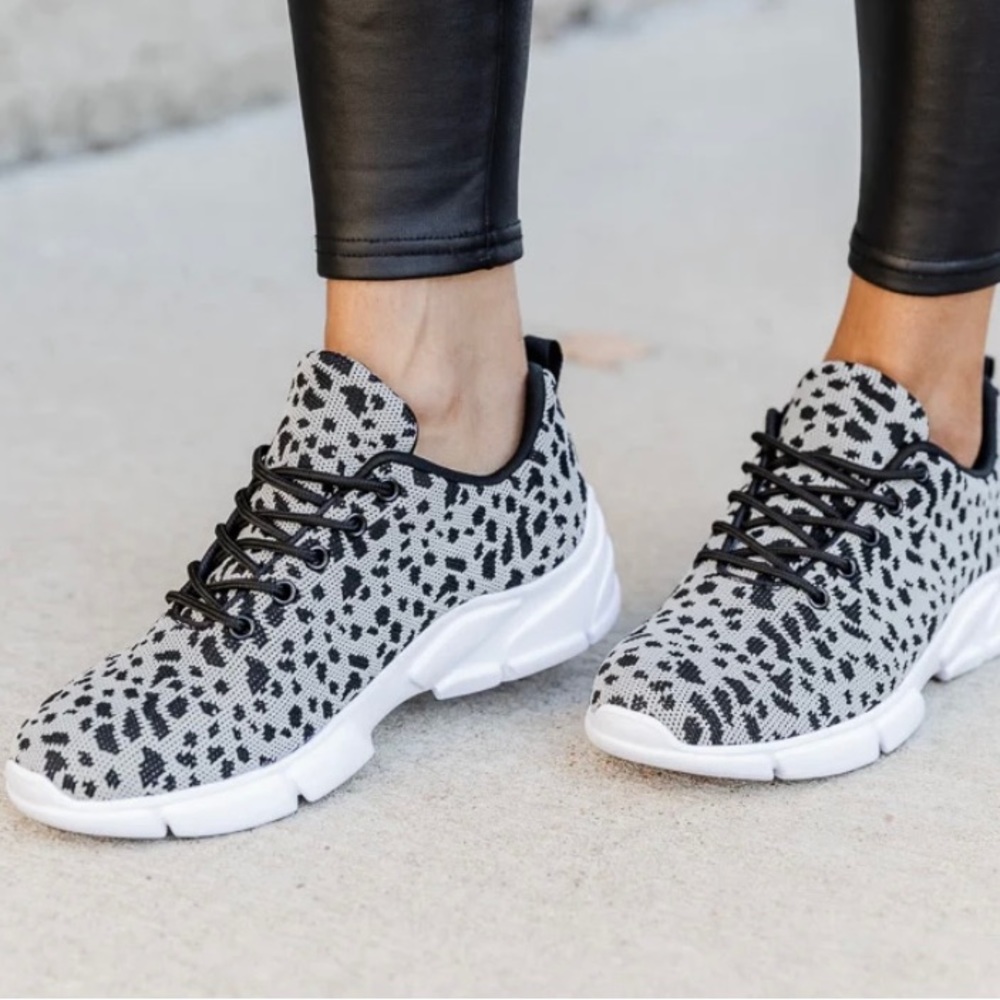 Adorable Pink Lily Leopard Print Sneaker BRAND NEW